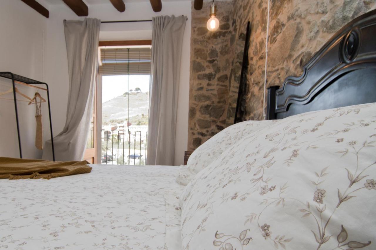 L'Hostatgeria Del Celler Apartment Porrera Bagian luar foto