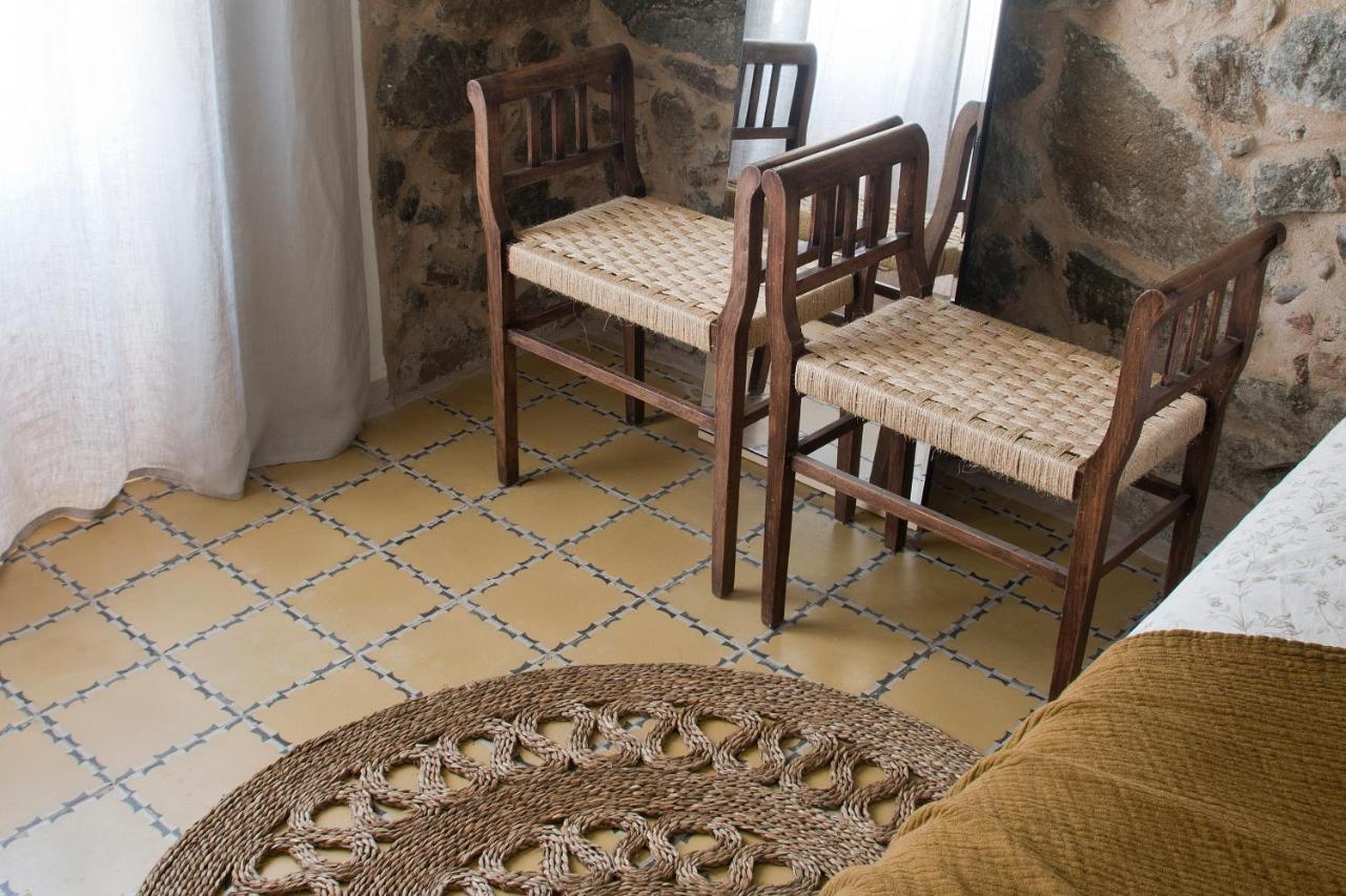 L'Hostatgeria Del Celler Apartment Porrera Bagian luar foto