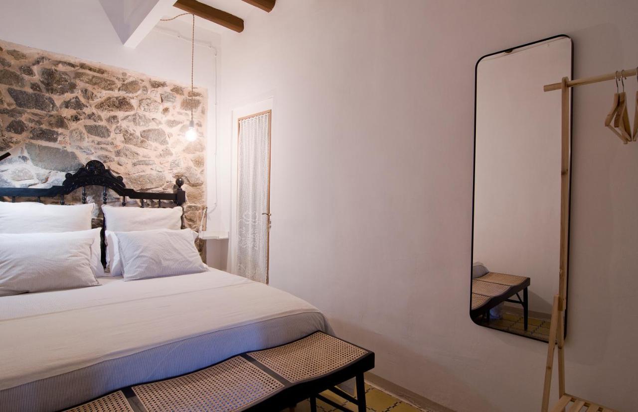 L'Hostatgeria Del Celler Apartment Porrera Bagian luar foto